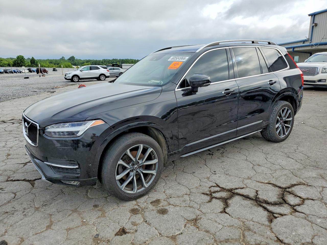 2017 VOLVO XC90 Momentum