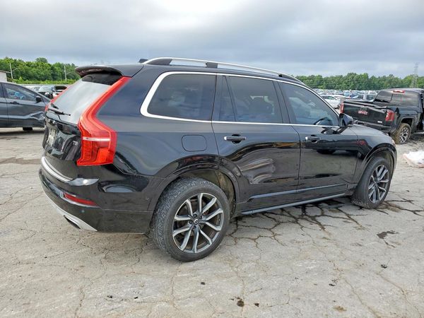 2017 VOLVO XC90 Momentum