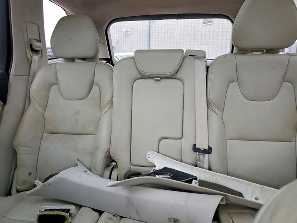 2017 VOLVO XC90 Momentum