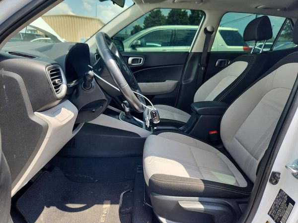 2026 HYUNDAI VENUE SEL, SEL w/ 2-Tone Roof