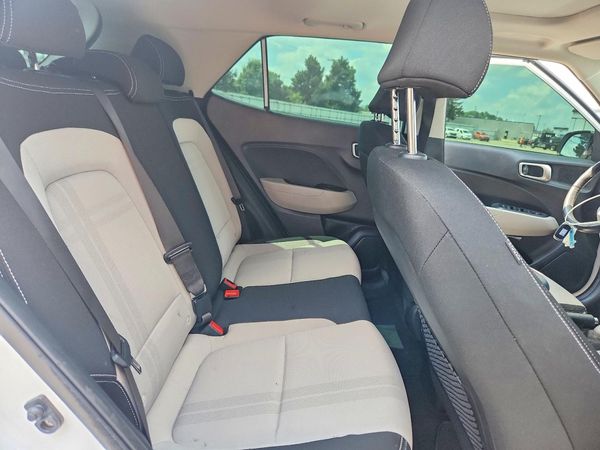 2026 HYUNDAI VENUE SEL, SEL w/ 2-Tone Roof