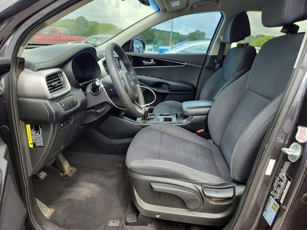 2017 KIA SORENTO L, LX