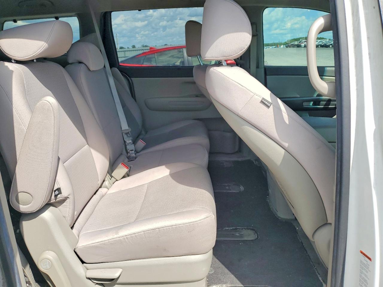 2018 KIA SEDONA LX