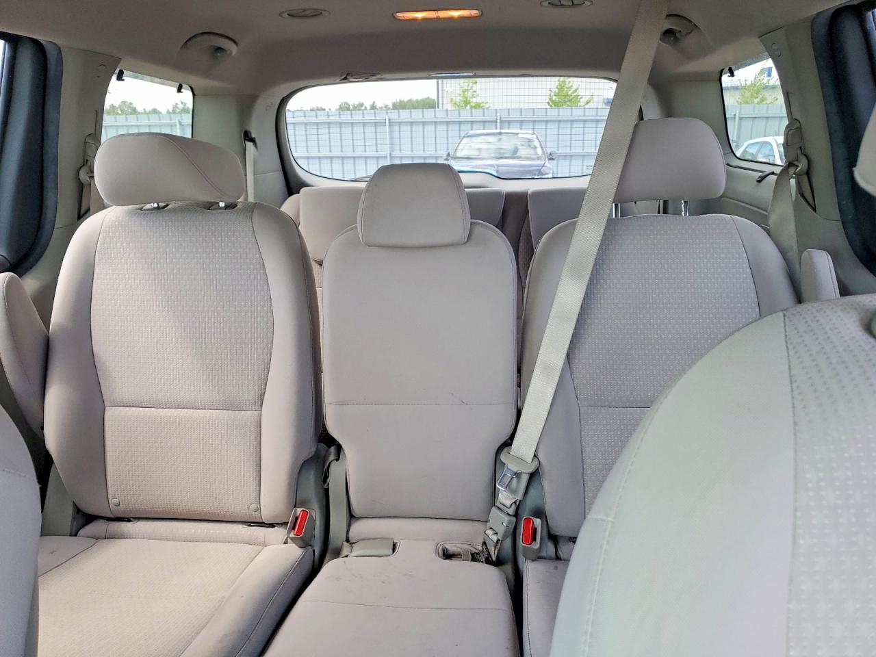 2018 KIA SEDONA LX