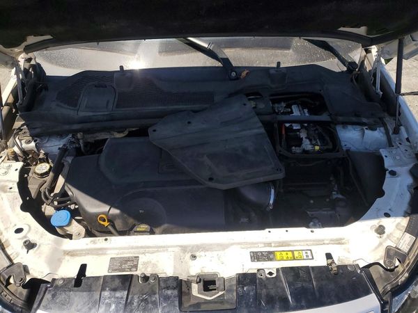 2019 LAND ROVER DISCOVERY HSE LUX — Engine bay