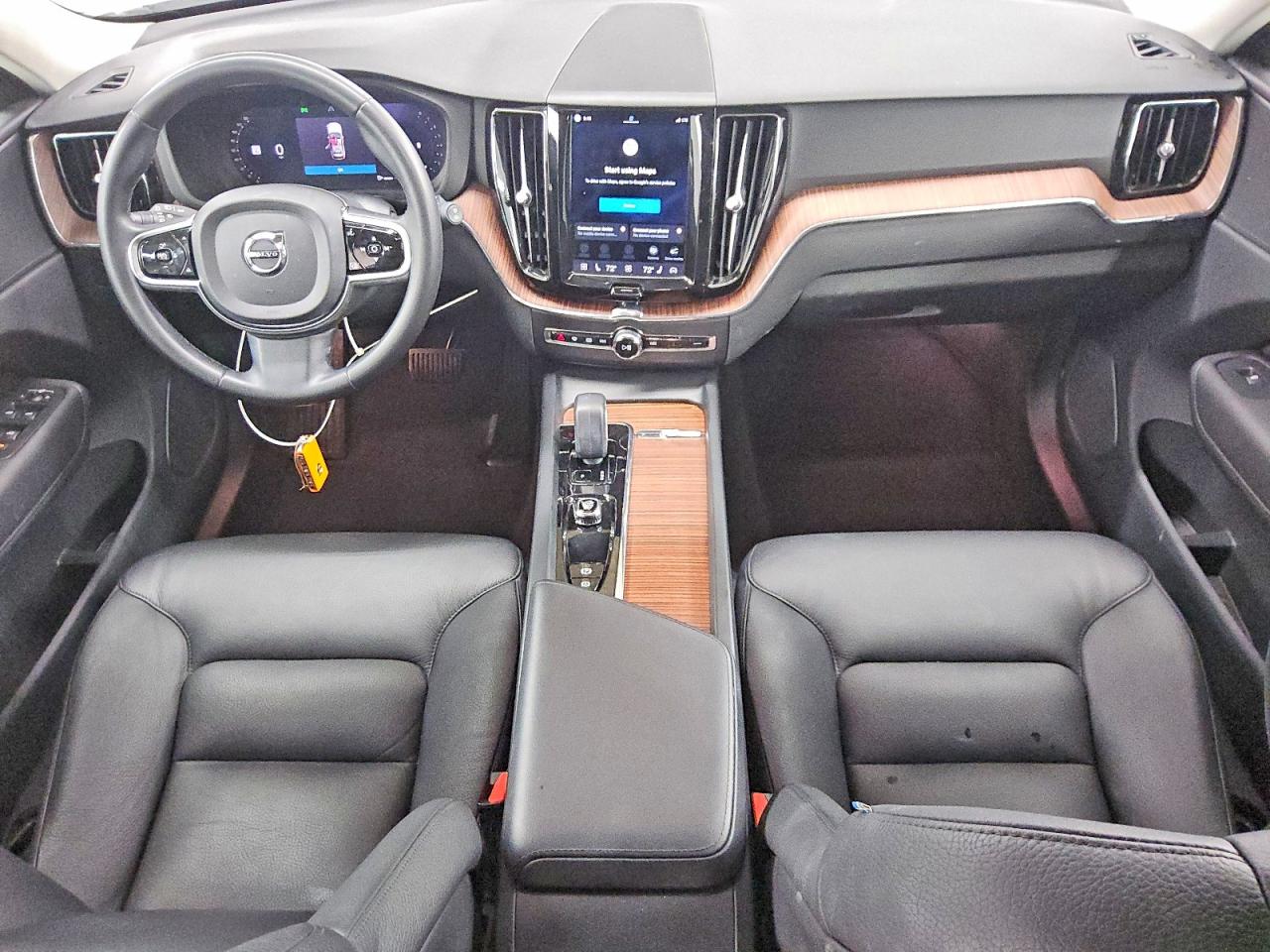 2023 VOLVO XC60 Plus Bright