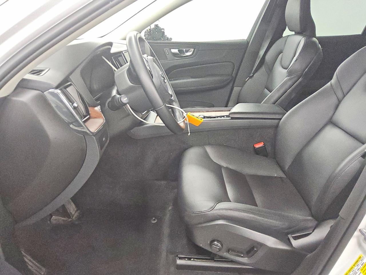 2023 VOLVO XC60 Plus Bright