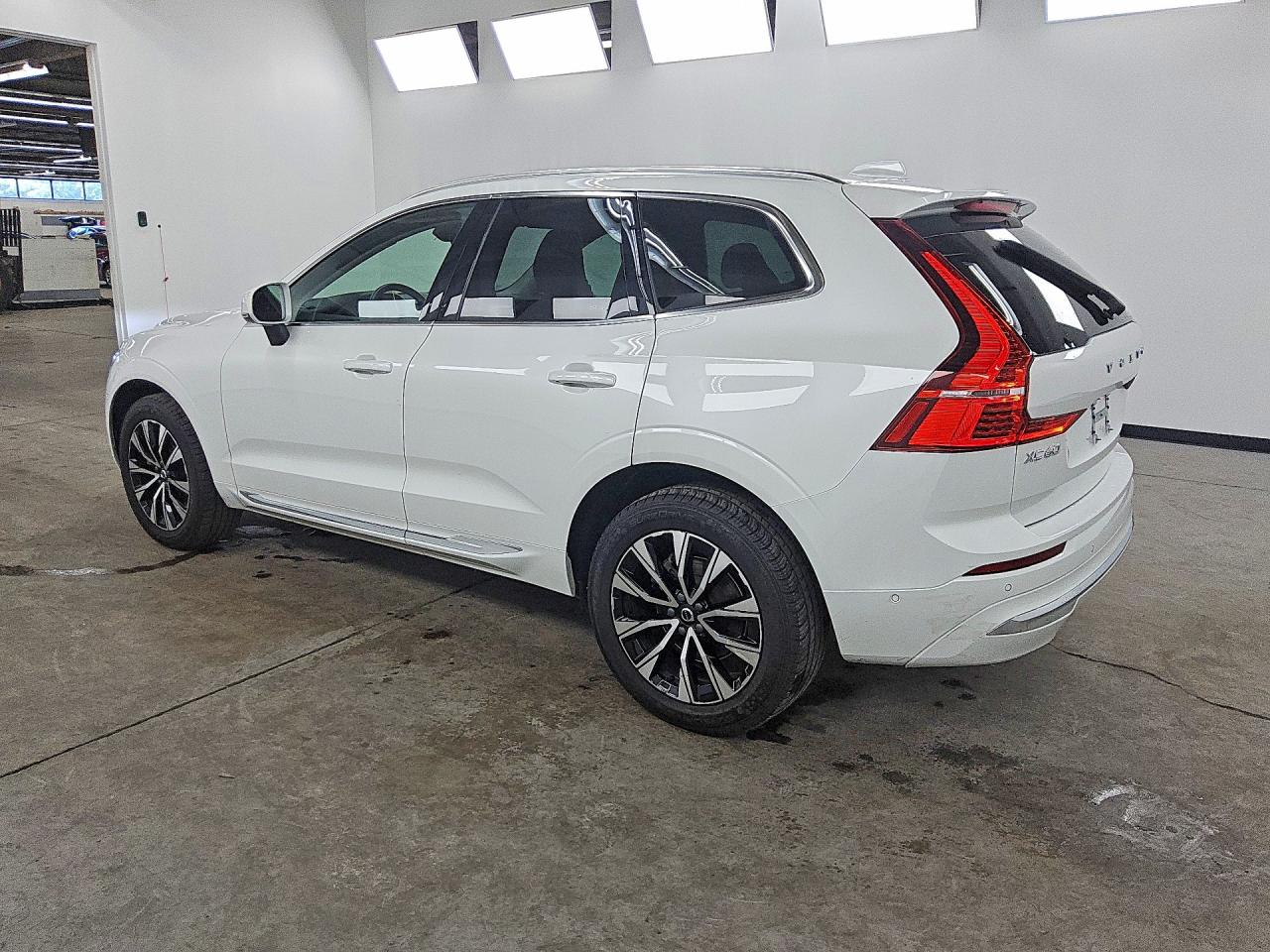 2023 VOLVO XC60 Plus Bright