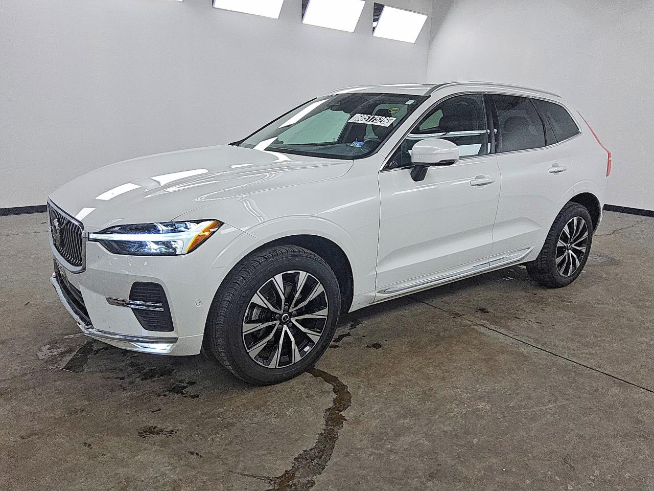 2023 VOLVO XC60 Plus Bright