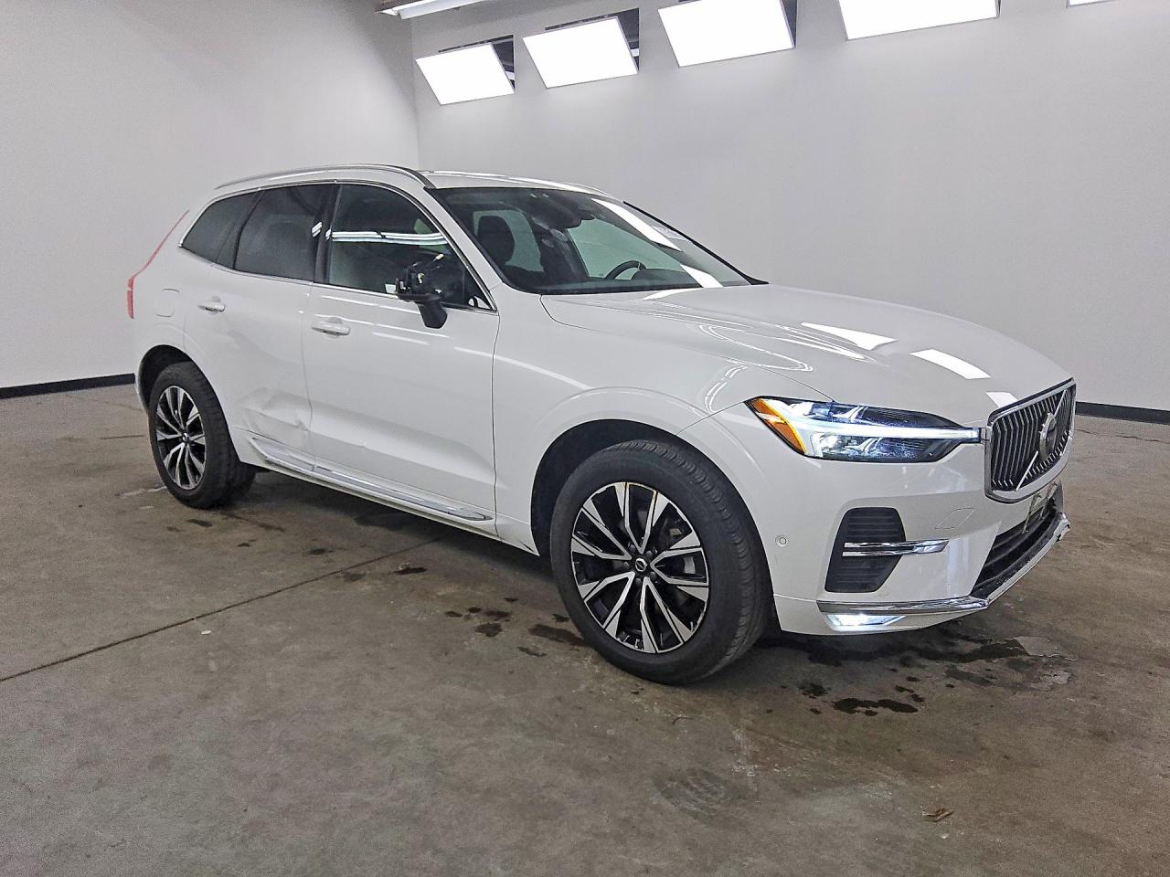2023 VOLVO XC60 Plus Bright