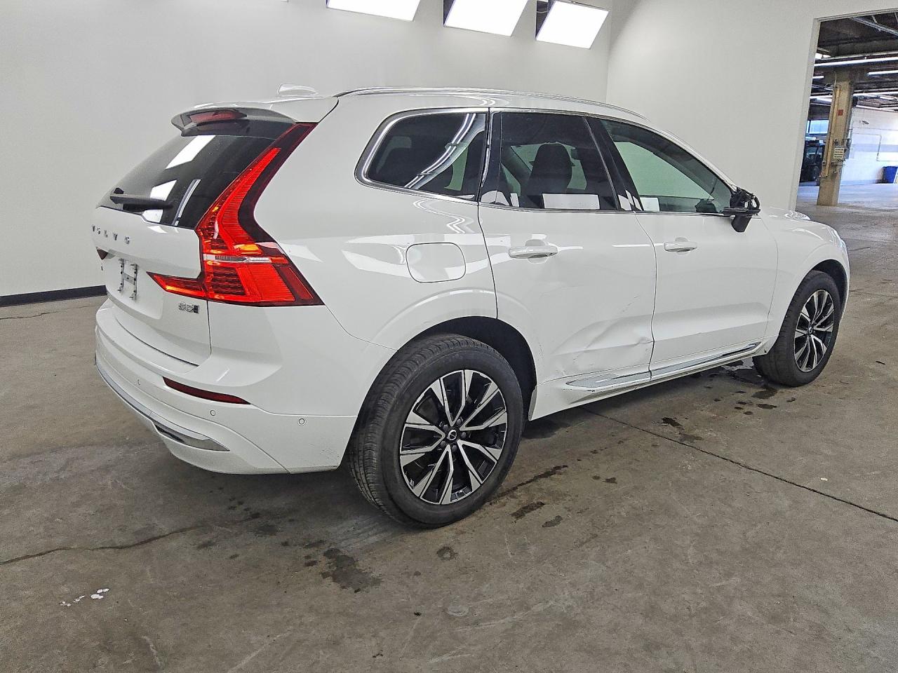 2023 VOLVO XC60 Plus Bright