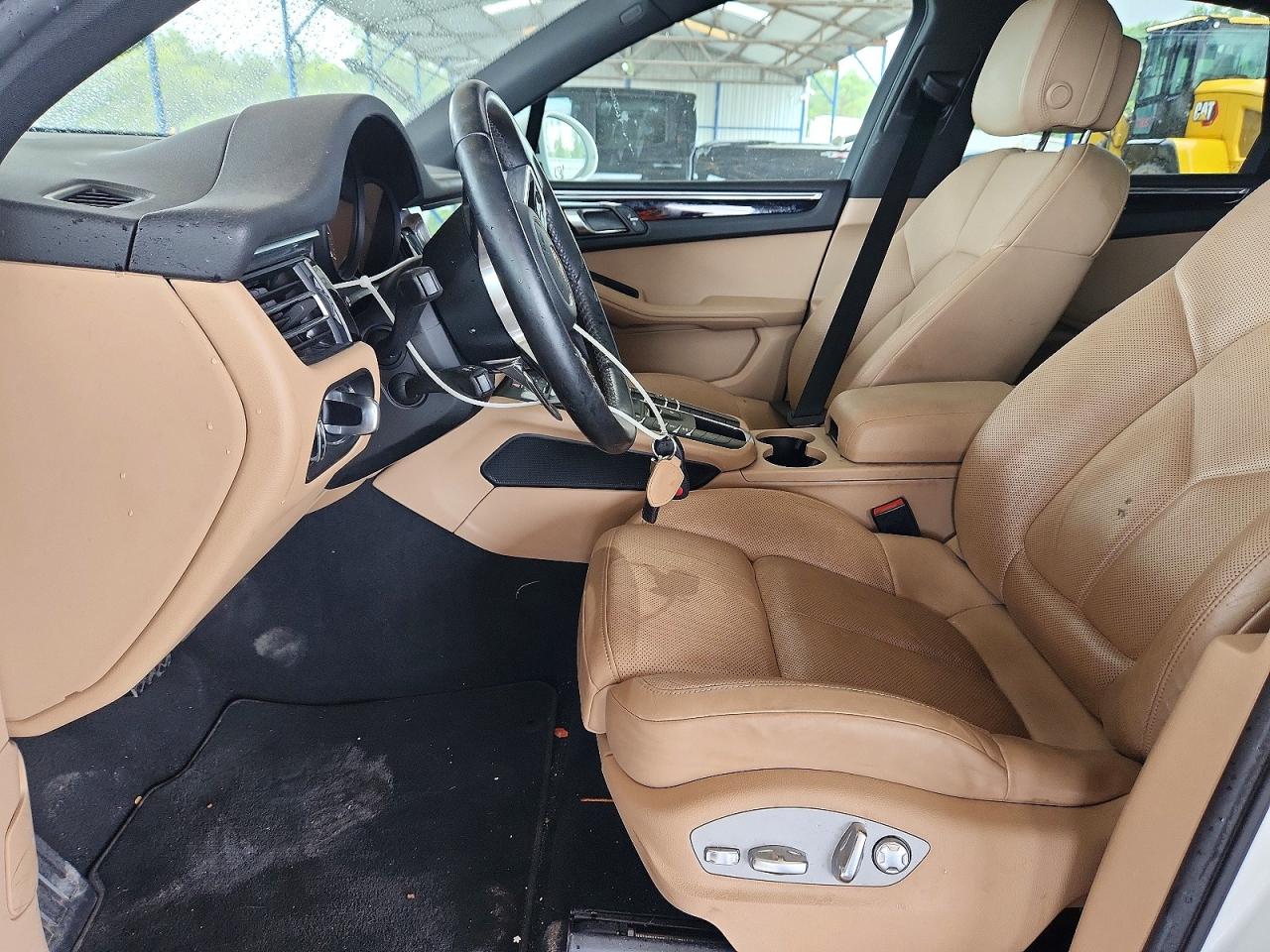 2021 PORSCHE MACAN Base