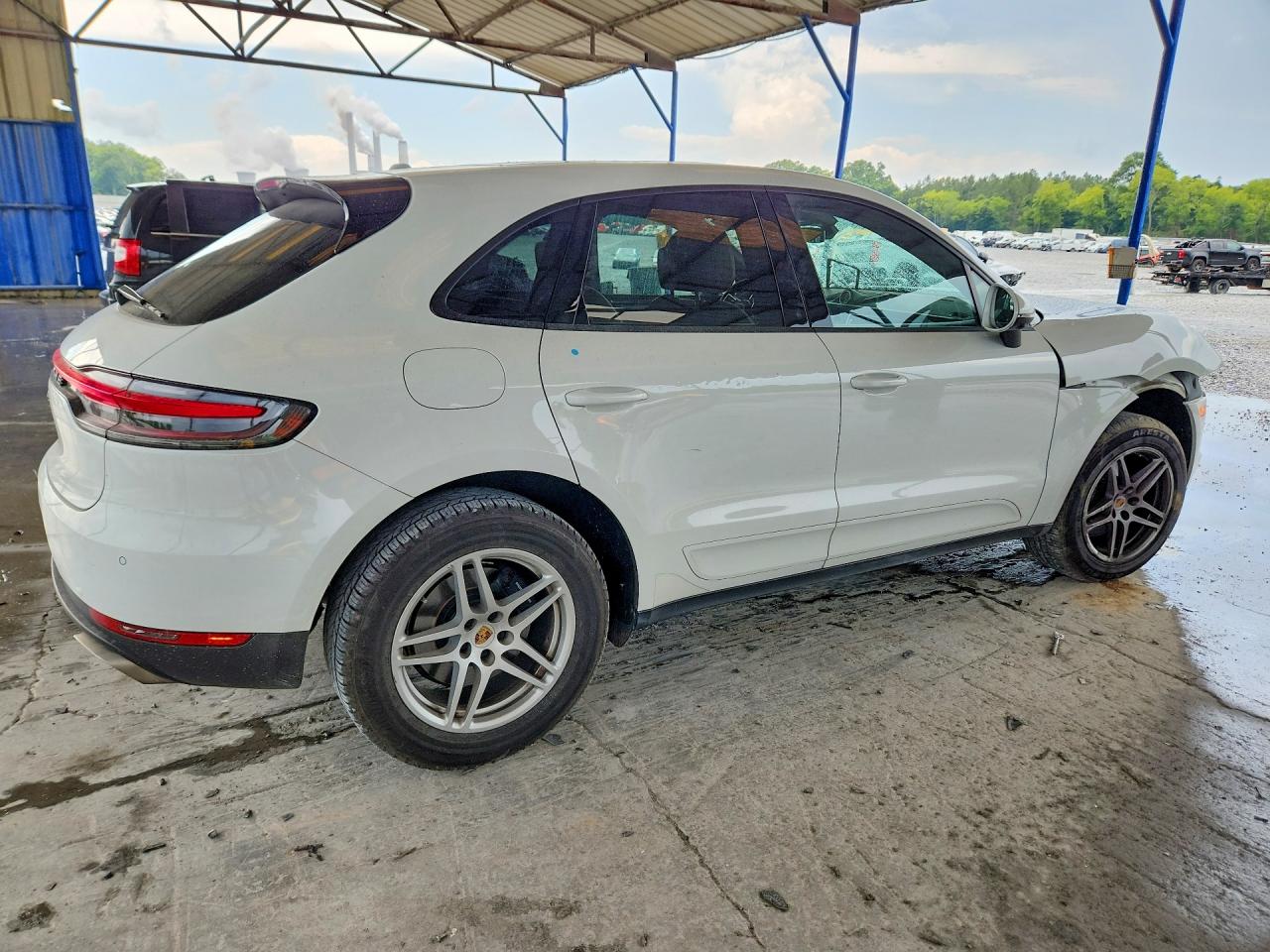 2021 PORSCHE MACAN Base