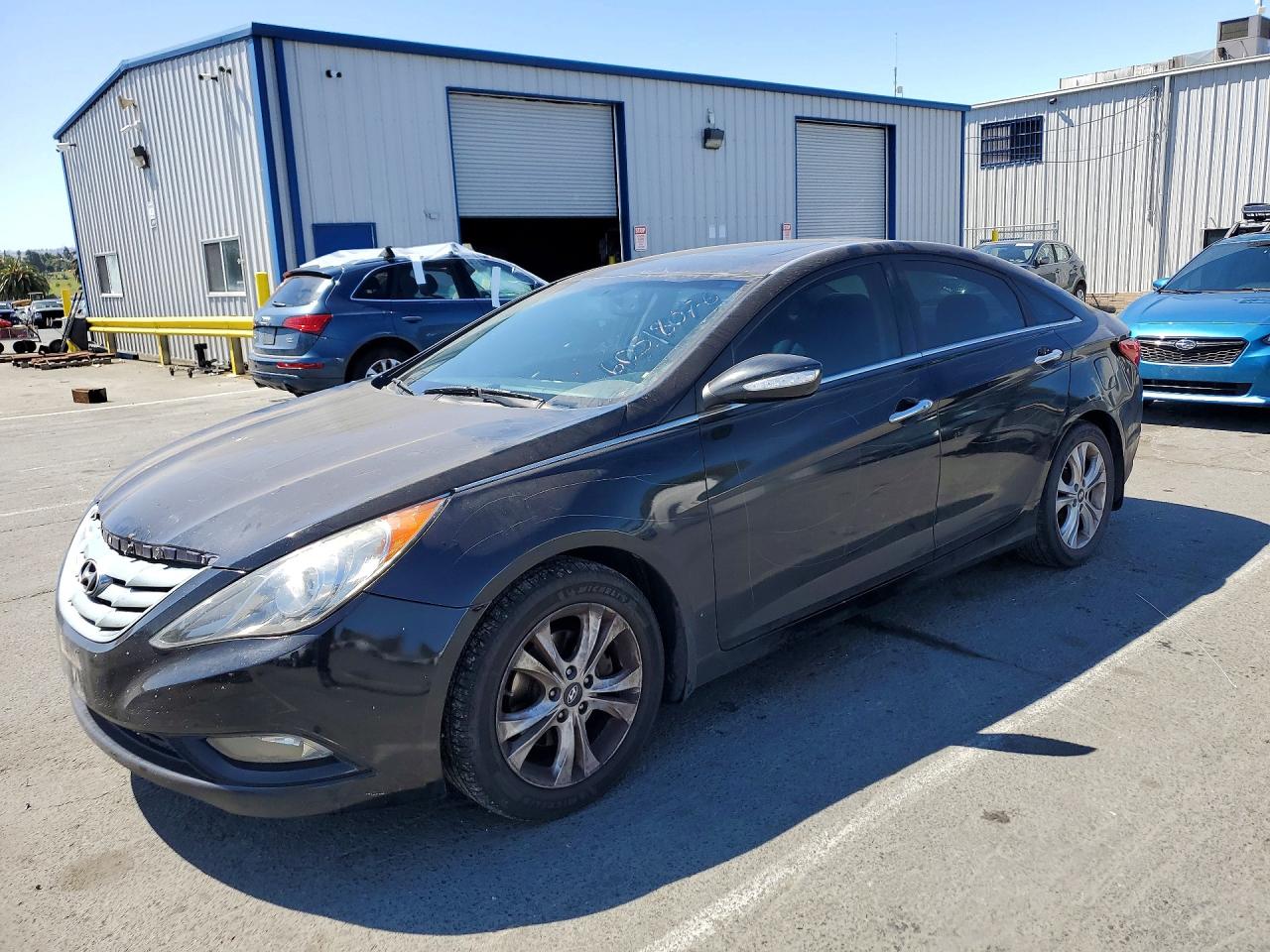 2013 HYUNDAI SONATA — Front 3/4