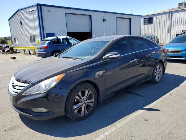 2013 HYUNDAI SONATA — DSFA — Front 3/4