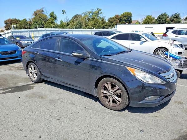2013 HYUNDAI SONATA — Passenger 3/4