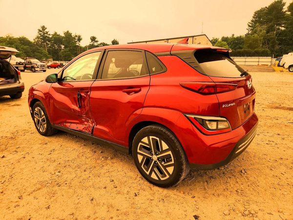 2023 HYUNDAI KONA SE