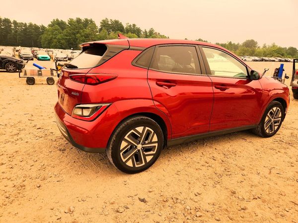 2023 HYUNDAI KONA SE