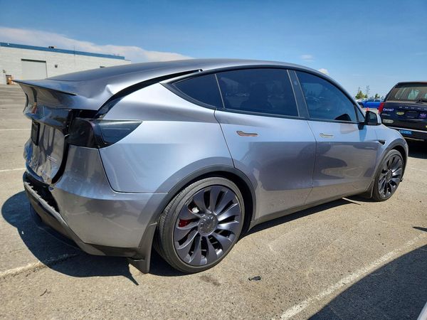 2024 TESLA MODEL Y