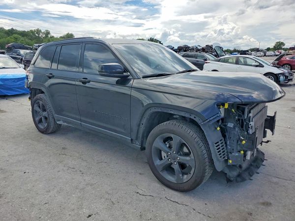 2022 JEEP GRAND CHEROKEE Laredo, Altitude