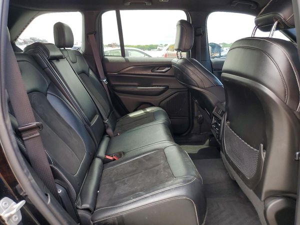 2022 JEEP GRAND CHEROKEE Laredo, Altitude