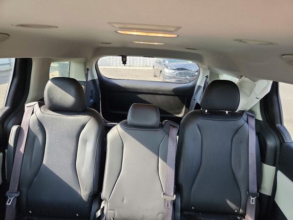 2022 KIA CARNIVAL LX, LX Seat Package