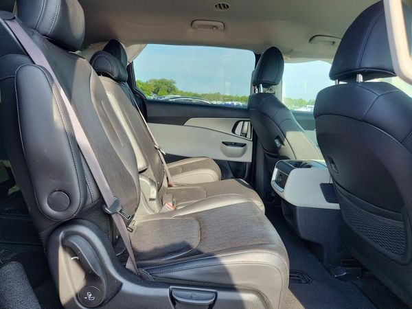 2022 KIA CARNIVAL LX, LX Seat Package