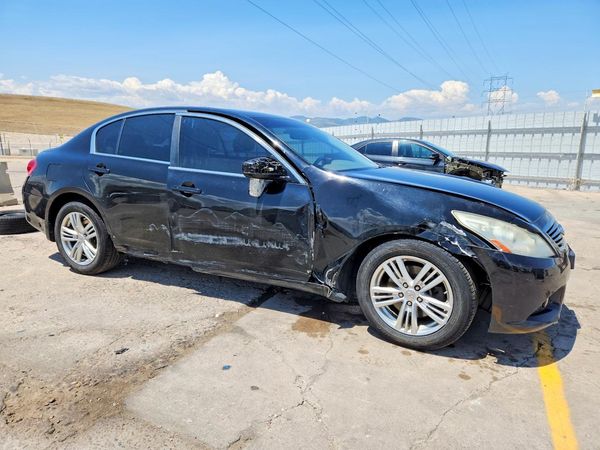 2013 INFINITI G37