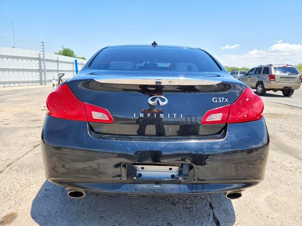 2013 INFINITI G37