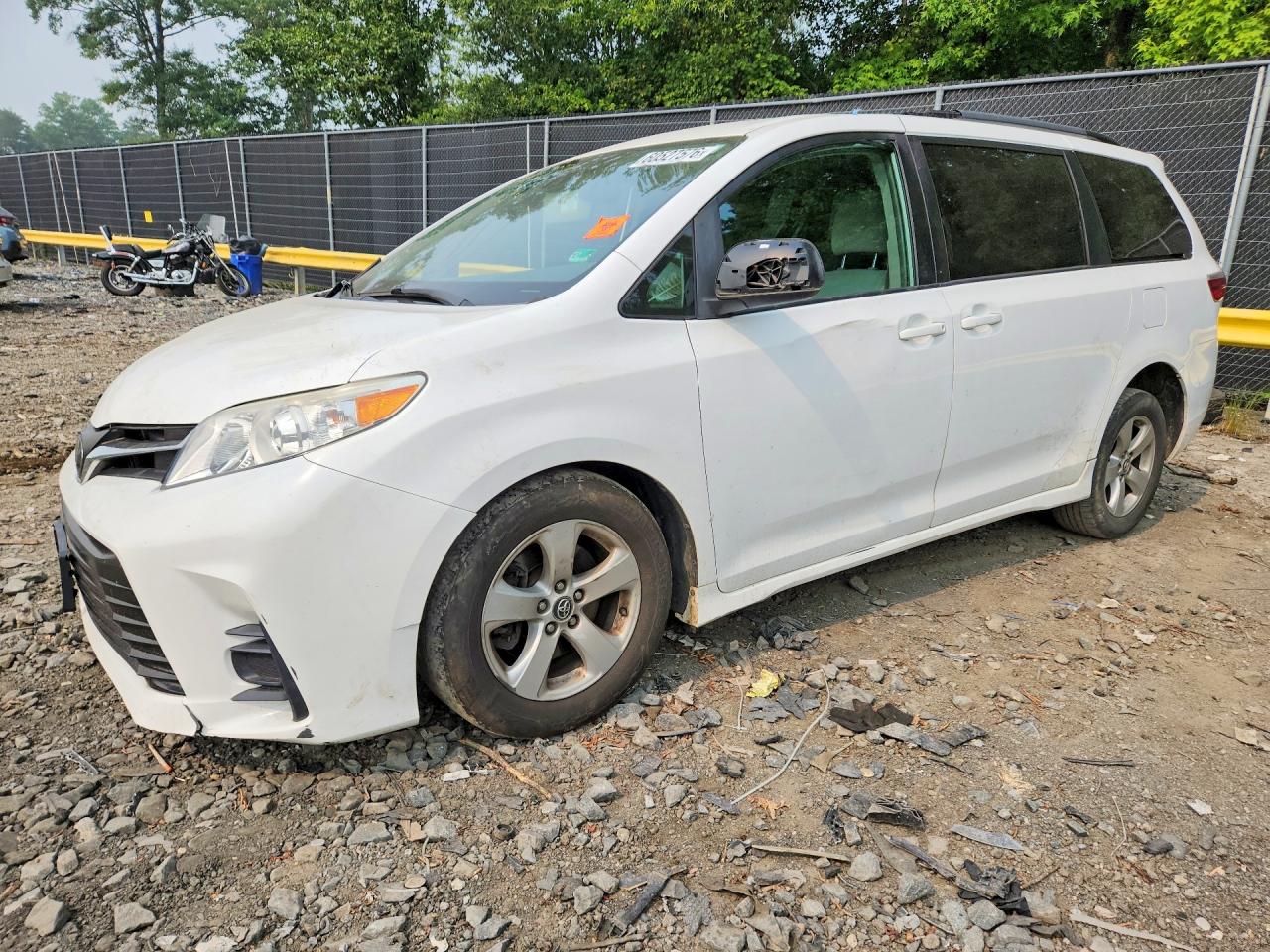 2019 TOYOTA SIENNA LE