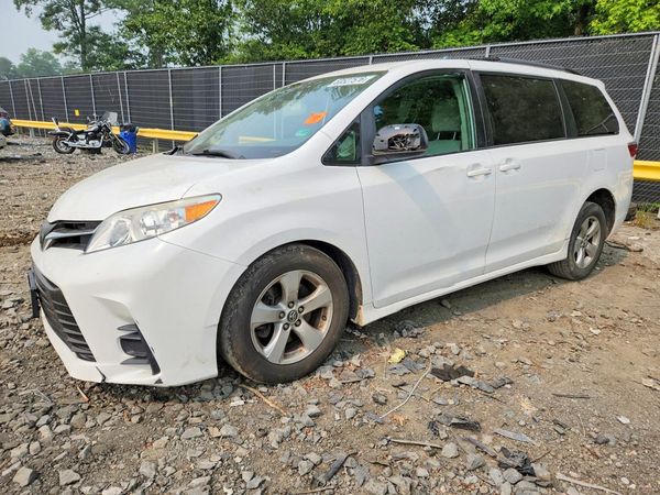 2019 TOYOTA SIENNA LE