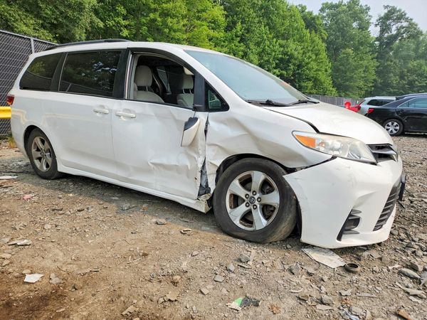 2019 TOYOTA SIENNA LE