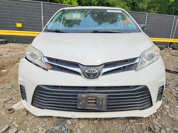 2019 TOYOTA SIENNA LE