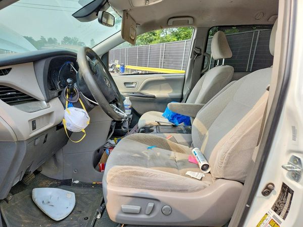 2019 TOYOTA SIENNA LE
