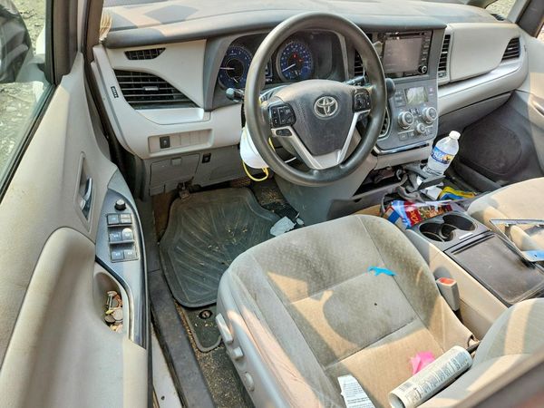 2019 TOYOTA SIENNA LE