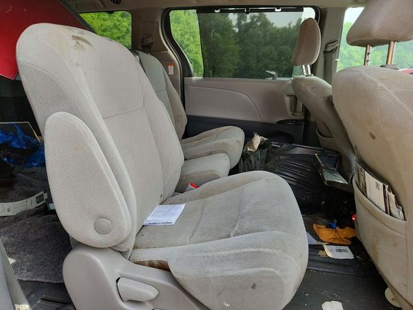 2019 TOYOTA SIENNA LE