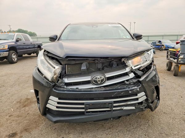 2019 TOYOTA HIGHLANDER LE/LE Plus