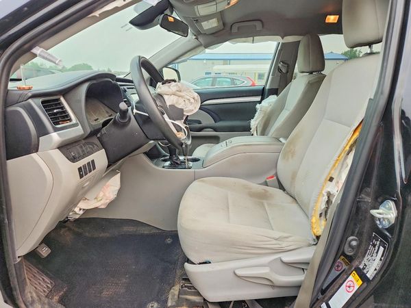 2019 TOYOTA HIGHLANDER LE/LE Plus