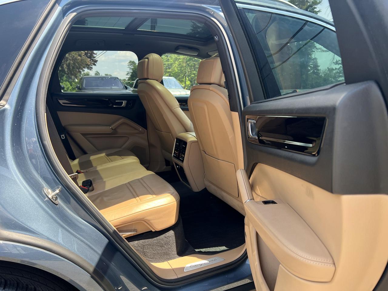 2020 PORSCHE CAYENNE