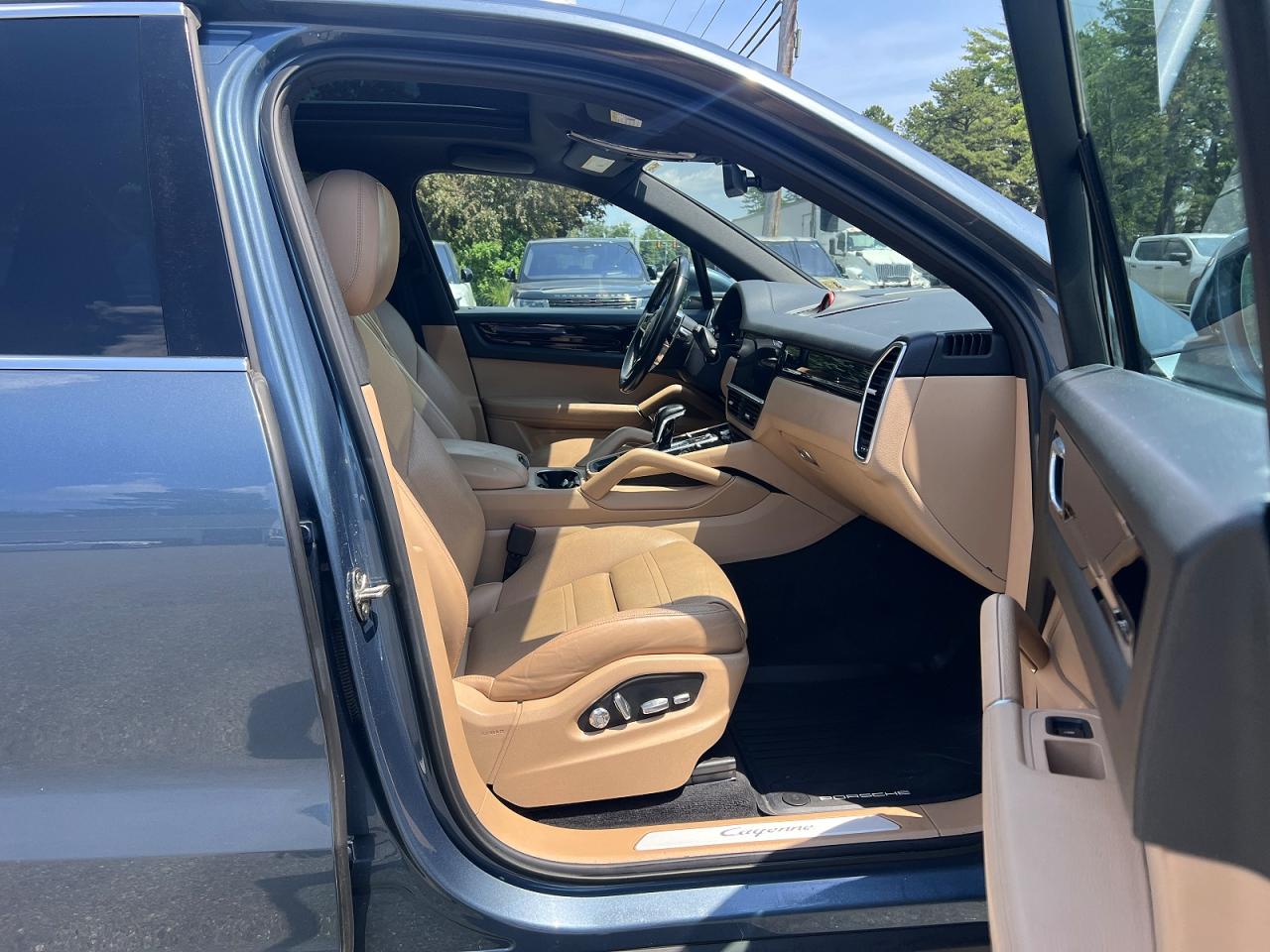 2020 PORSCHE CAYENNE