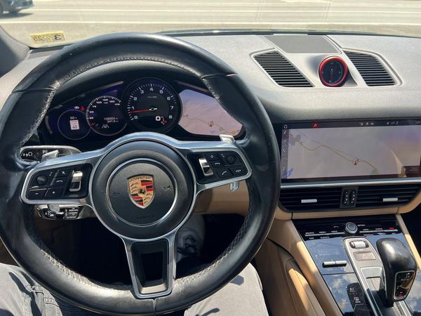 2020 PORSCHE CAYENNE