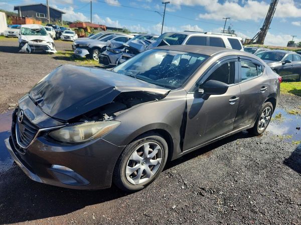 2015 MAZDA 3 SV/Base — Front 3/4