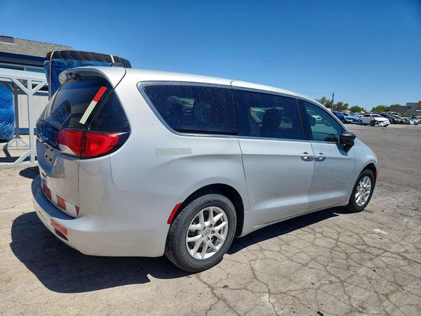 2023 CHRYSLER VOYAGER LX