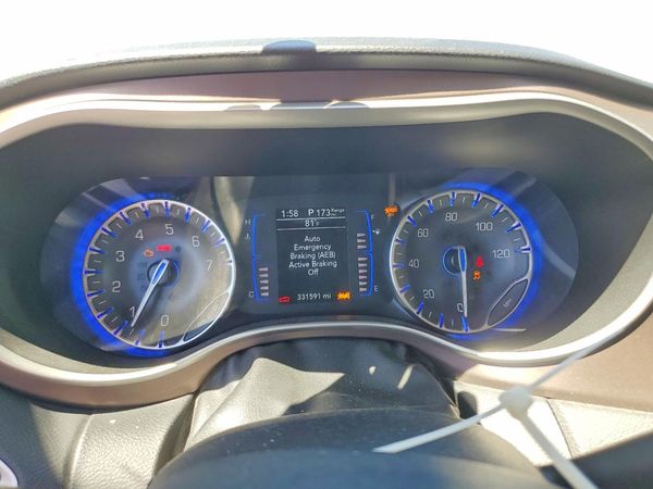 2023 CHRYSLER VOYAGER LX