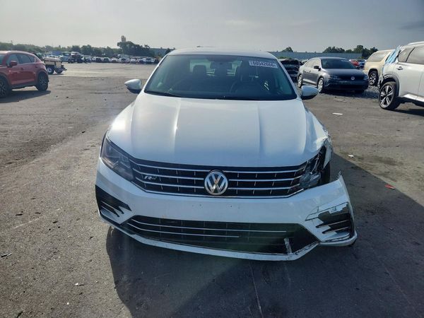 2017 VOLKSWAGEN PASSAT