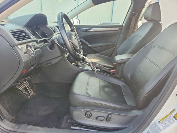 2017 VOLKSWAGEN PASSAT