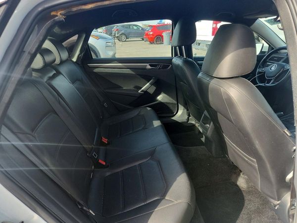 2017 VOLKSWAGEN PASSAT