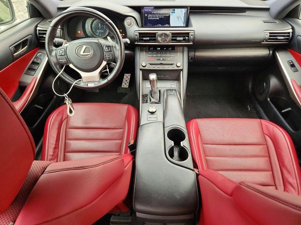 2019 LEXUS IS
