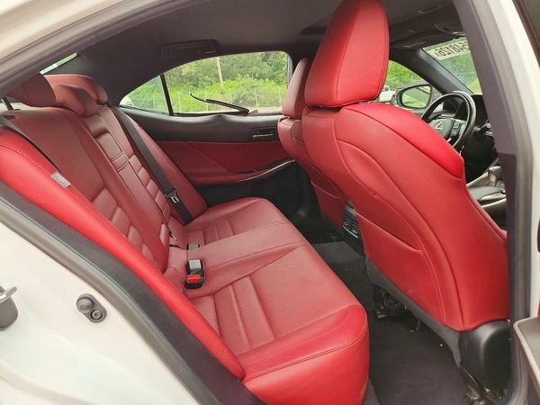 2019 LEXUS IS