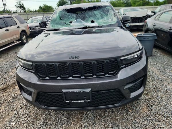 2023 JEEP GRAND CHEROKEE LAREDO 4X4